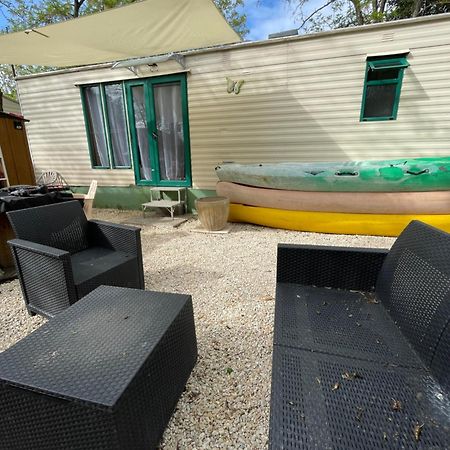 Camping Des Acacias Saint-Paulet-de-Caisson Exterior foto